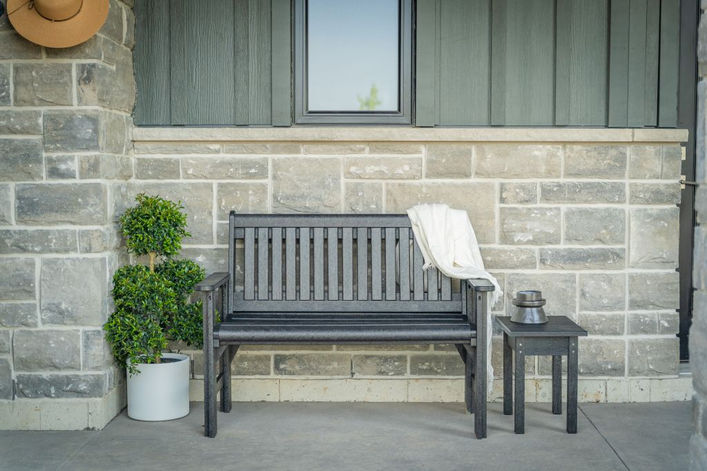B01 Heritage Bench 4' – Gartenbank aus Recyclingkunststoff 122 cm breit black